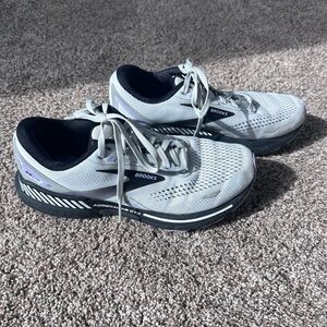 Brooks Adrenaline GTS 23 Grey Purple size 8.5